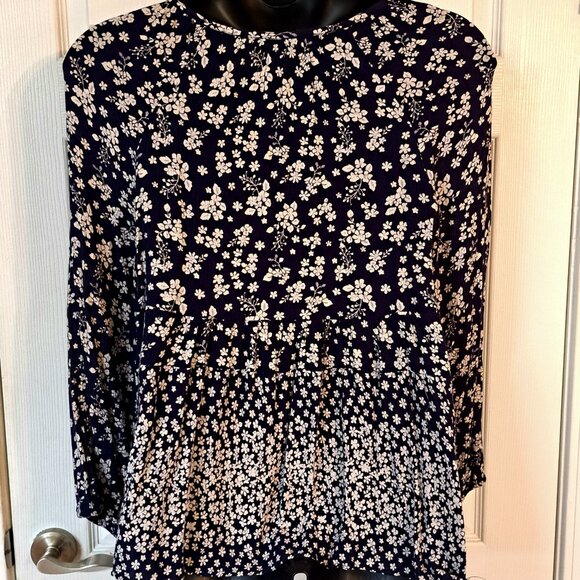 Old Navy Dark Blue Flowered Blouse - Picture 5 of 7